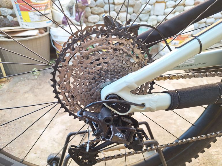 Focus JAM2 6.8 NINE 2021 2021 Mountainbike usato, Bianco — immagine 3 di 7
