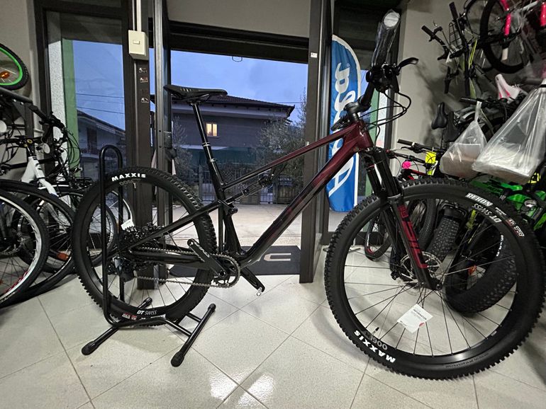 Used BMC Fourstroke LT ONE 2024 2024 Mountainbike, Purple, 29 — image 3 of 15