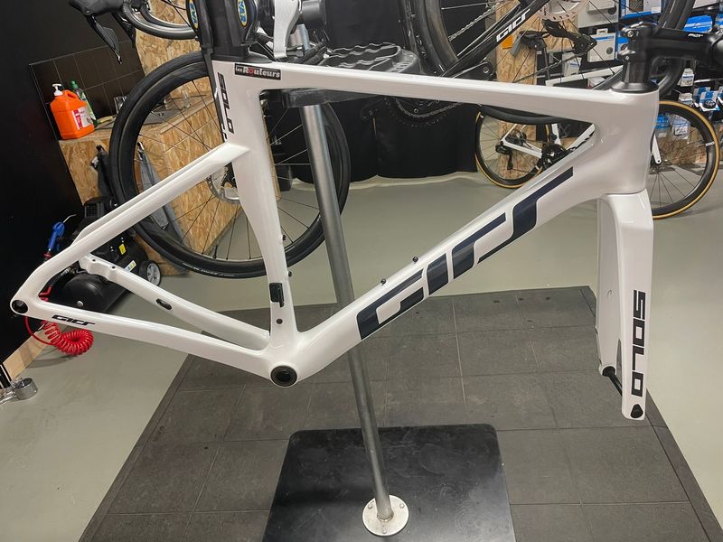 Used Custom Girs solo 2024 Road & Gravel