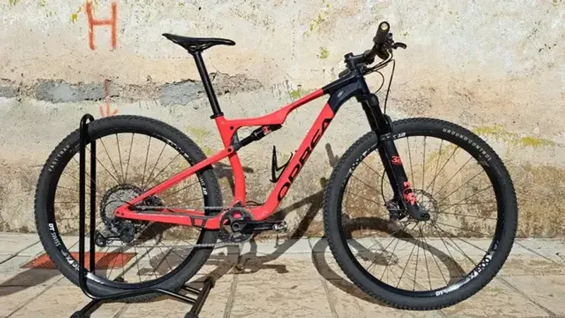 Orbea OIZ M30 2021 2021 Mountainbike usato, Rosso — immagine 1 di 8