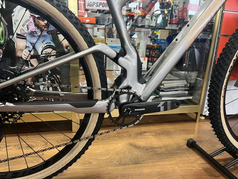 Used Berria Mako 2024 Mountainbike, Light Gray — image 3 of 5