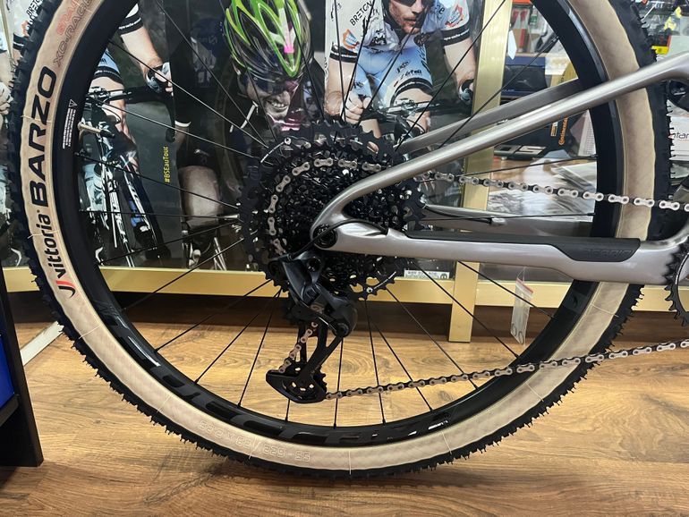 Used Berria Mako 2024 Mountainbike, Light Gray — image 2 of 5