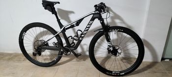 Used Canyon Lux cf7 2021 Mountainbike, Negro — image 1 of 6