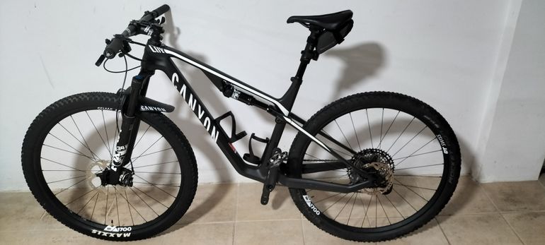Used Canyon Lux cf7 2021 Mountainbike, Negro — image 2 of 6