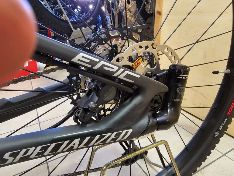 Použité Specialized Epic Comp Carbon 2021 Mountainbike — obrázek 8 z 9
