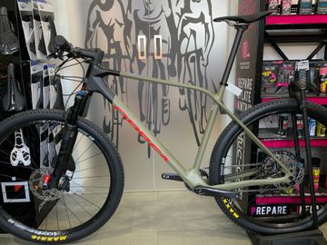 Used Orbea ALMA M20 2023 2023 Mountainbike, Green, 29 — image 1 of 6