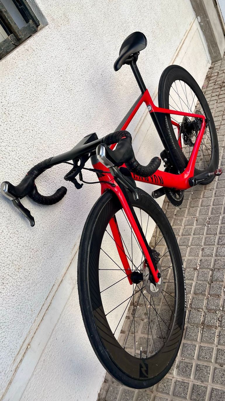 Used Canyon Aeroad CF SLX Disc 8.0 Di2 2018 2018 Road & Gravel, Rot — image 8 of 13