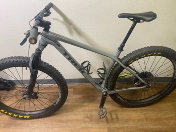 Used Trek Stache 9.7 2020 2020 Mountainbike, Light Gray — image 3 of 6