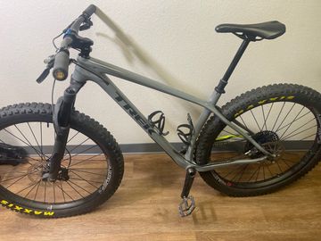 Used Trek Stache 9.7 2020 2020 Mountainbike, Light Gray — image 3 of 6