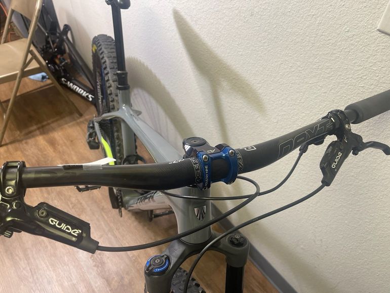 Used Trek Stache 9.7 2020 2020 Mountainbike, Light Gray — image 6 of 6