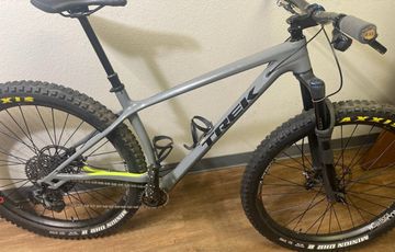 Used Trek Stache 9.7 2020 2020 Mountainbike, Light Gray — image 1 of 6