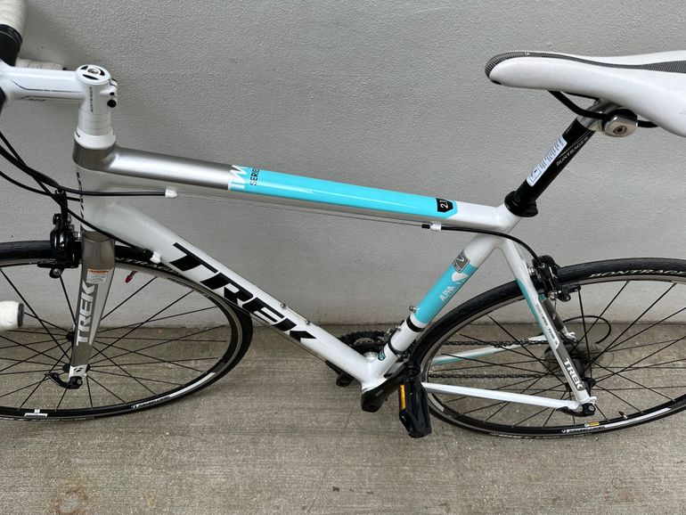 Used Trek Alpha 2.1 Road & Gravel, Rosso — image 5 of 9