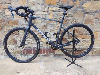 Used Giant Revolt 0 2022 Road & Gravel, Light Gray — image 3 of 5