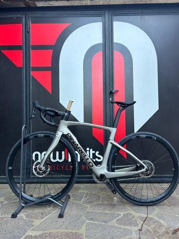 Used Pinarello Dogma F Disc 2023 Road & Gravel, Light Gray — image 8 of 15