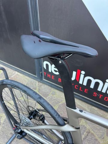 Used Pinarello Dogma F Disc 2023 Road & Gravel, Light Gray — image 9 of 15