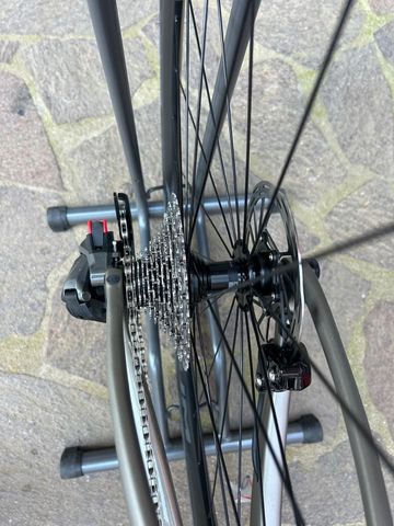 Used Pinarello Dogma F Disc 2023 Road & Gravel, Light Gray — image 12 of 15