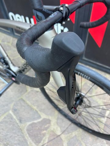 Used Pinarello Dogma F Disc 2023 Road & Gravel, Light Gray — image 10 of 15