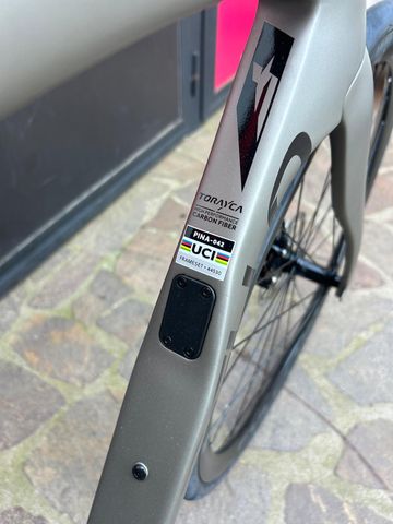 Used Pinarello Dogma F Disc 2023 Road & Gravel, Light Gray — image 11 of 15