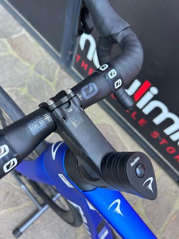 Pinarello dogma f5 2023 Road & Gravel usato, Blu — immagine 2 di 15