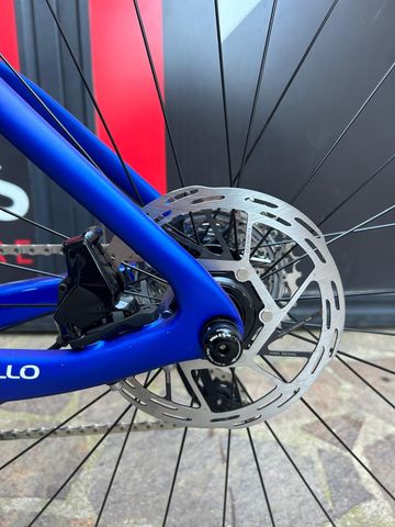 Pinarello dogma f5 2023 Road & Gravel usato, Blu — immagine 6 di 15