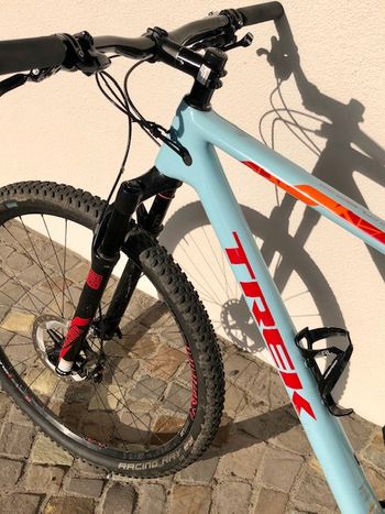 Used Trek Procaliber 9.8 SL 2016 Mountainbike — image 2 of 6