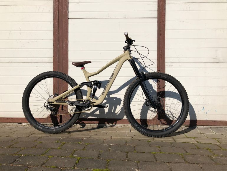Used Dartmoor thunderbird 2023 Mountainbike, Light Gray — image 1 of 10