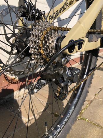 Used Dartmoor thunderbird 2023 Mountainbike, Light Gray — image 9 of 10