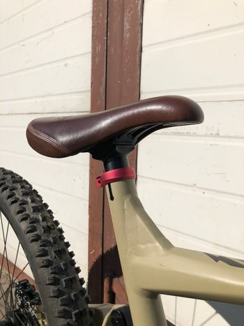 Used Dartmoor thunderbird 2023 Mountainbike, Light Gray — image 3 of 10