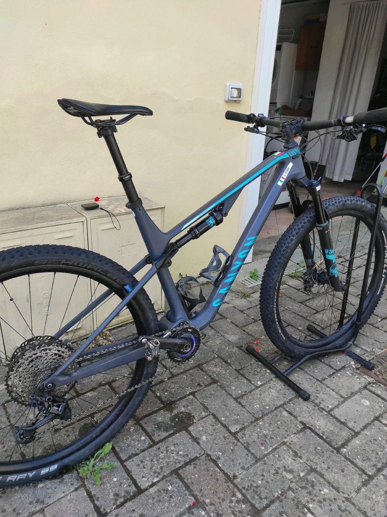 Used Canyon Lux Trail CF 7 2022 2022 Mountainbike, Hellgrau, 29 — image 4 of 6