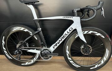 Gebrauchtes Pinarello Dogma F Disc + Super Record EPS + Roval Control CL2 TLR 2024 Road & Gravel