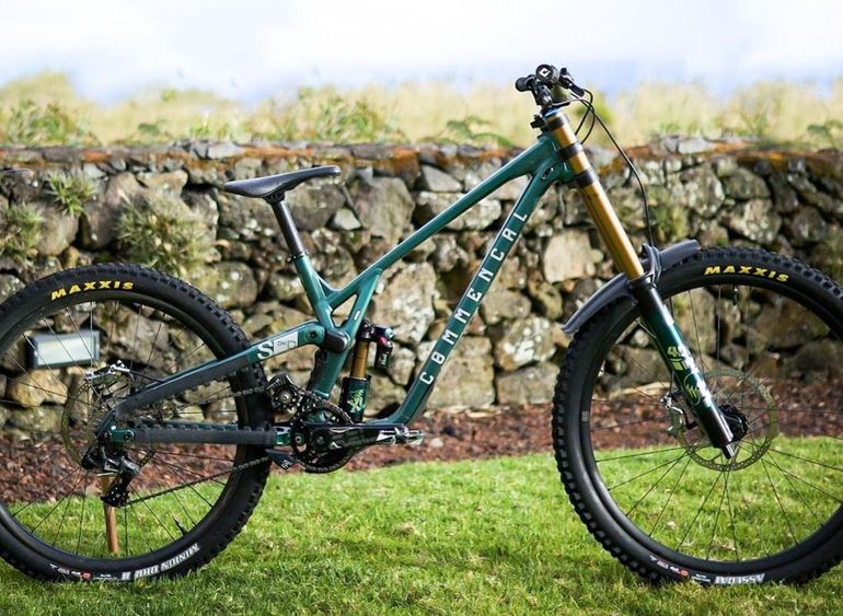 Commencal SUPREME DH V5 SIGNATURE AIR 2023 Mountainbike de segunda mano, Verde — imagen 1 de 3