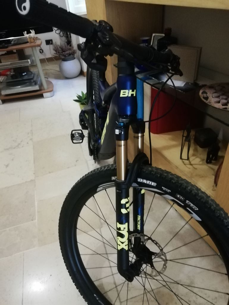Used BH iLYNX RACE CARBON PRO 7.9 2022 2022 Mountainbike, Blue, 29 — image 4 of 4
