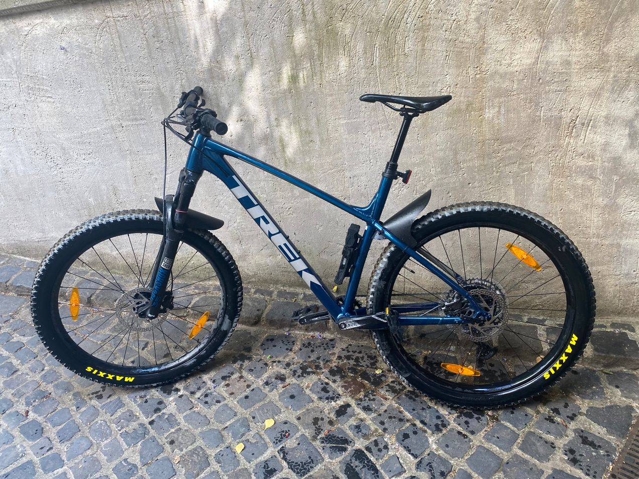 Trek roscoe best sale 8 specs