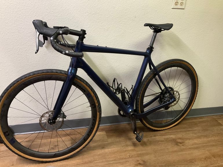 Used Pivot VAULT 2023 Road & Gravel, Blue — image 3 of 7
