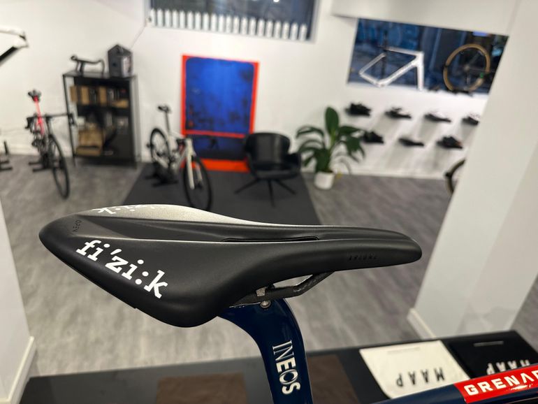 Used Pinarello Dogma F - Carlos Rodriguez 2021 Road & Gravel, Rojo — image 10 of 10
