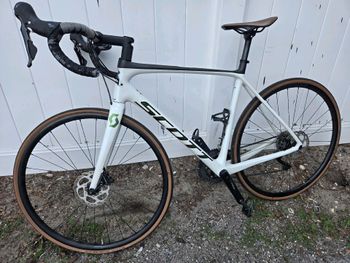 Used Scott Addict 20 disc 2021 2021 Road & Gravel — image 1 of 8