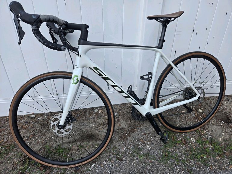 Used Scott Addict 20 disc 2021 2021 Road & Gravel — image 1 of 8