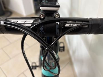 Bianchi Oltre XR3 Ultegra 2019 2019 Road & Gravel usato, Verde — immagine 6 di 8