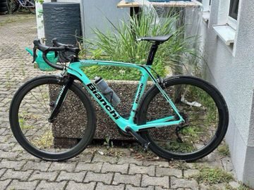 Bianchi Oltre XR3 Ultegra 2019 2019 Road & Gravel usato, Verde — immagine 2 di 8
