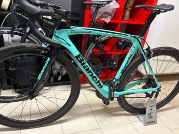 Bianchi Oltre XR3 Ultegra 2019 2019 Road & Gravel usato, Verde — immagine 4 di 8
