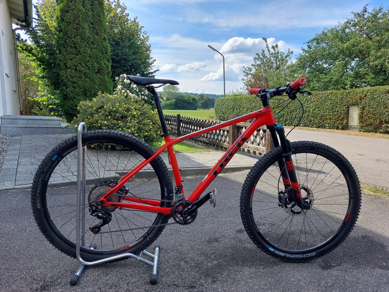 Trek Superfly 7 2017 Mountainbike usato, Rosso — immagine 1 di 9
