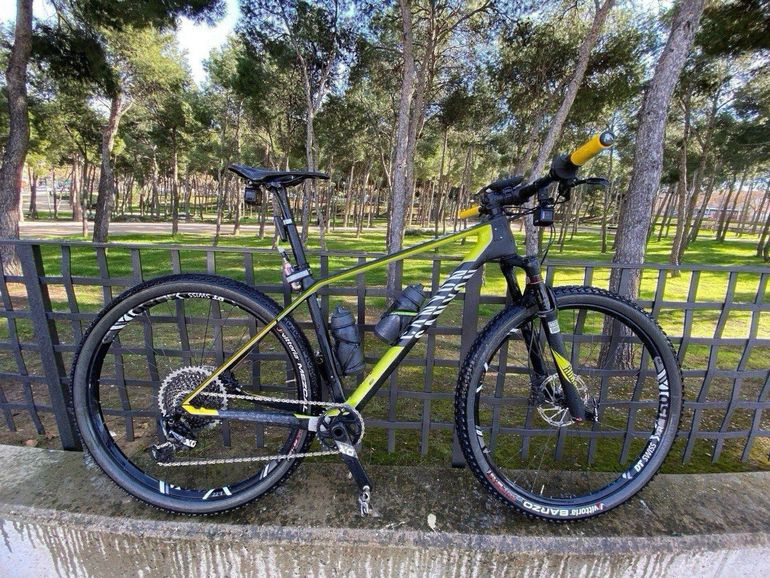 Used Canyon Exceed CF SLX 9.0 Pro Race Team 2018 2018 Mountainbike, Nero — image 1 of 6