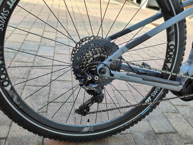 Used Trek Powerfly 7 2019 Mountainbike, Hellgrau — image 5 of 37