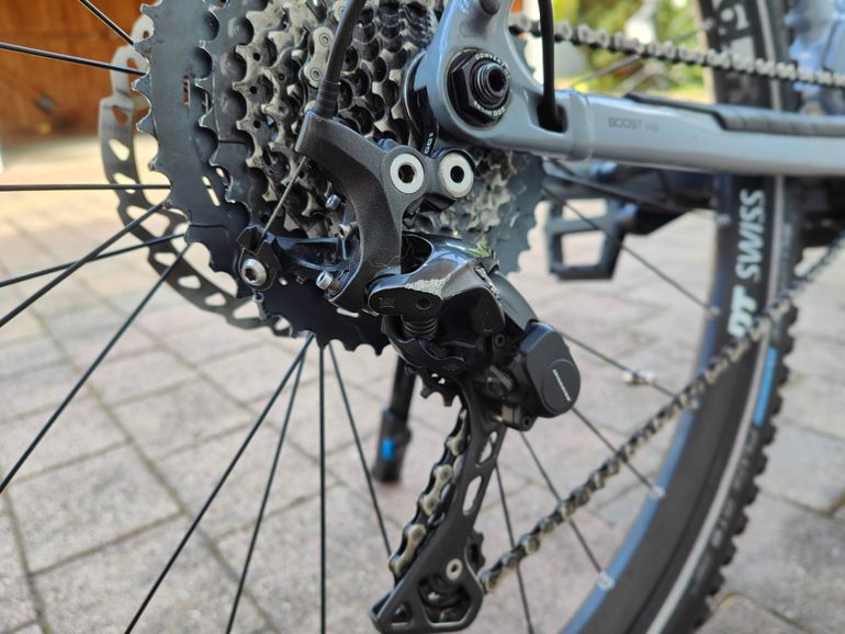 Used Trek Powerfly 7 2019 Mountainbike, Hellgrau — image 6 of 37
