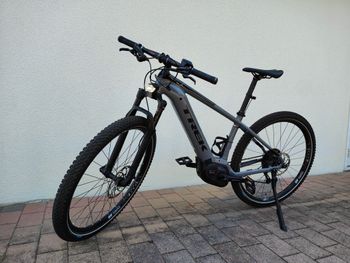 Used Trek Powerfly 7 2019 Mountainbike, Hellgrau — image 2 of 37