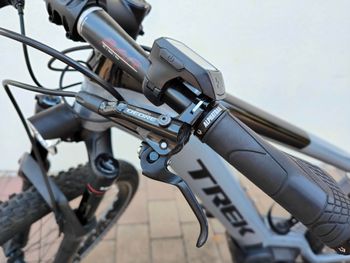 Used Trek Powerfly 7 2019 Mountainbike, Hellgrau — image 14 of 37