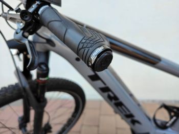Used Trek Powerfly 7 2019 Mountainbike, Hellgrau — image 15 of 37