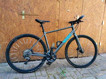 Used Canyon Roadlite 8 WMN 2020 Road & Gravel — image 1 of 16