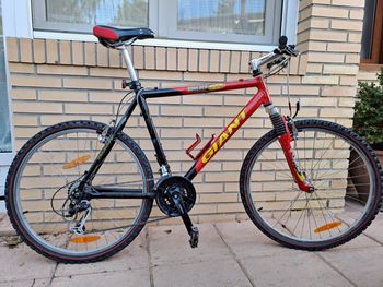 Used Giant Boulder shock 2004 Road & Gravel, Red — image 1 of 5