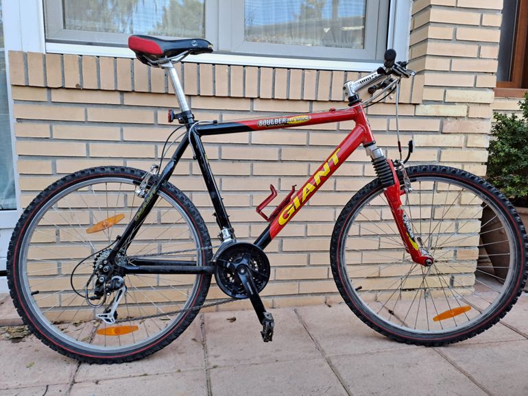 Used Giant Boulder shock 2004 Road & Gravel, Red — image 1 of 5